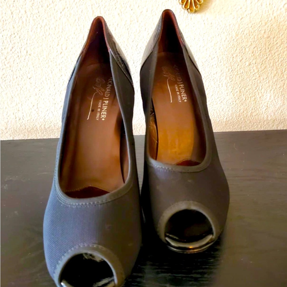 Donald J Pliner Sz.9.5 4” Leather Sole Heel
